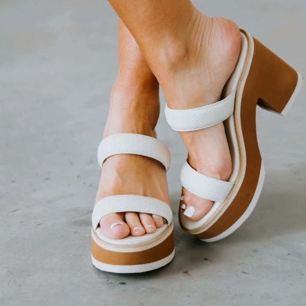 Oasis Society Chunk Heels